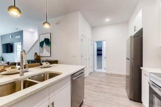 5BR Oasis w Pool Minutes from Disney and Universal - 4