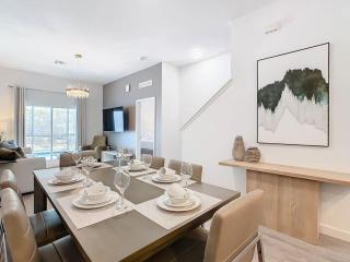 5BR 4BA Retreat w Pool Near Disney and Universal - 0