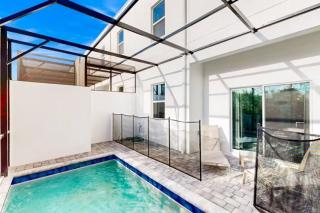5BR Oasis w Pool Minutes from Disney and Universal - Davenport - 1