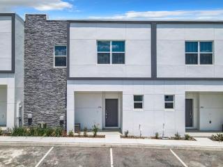 5BR 4BA Retreat w Pool Near Disney and Universal - 3