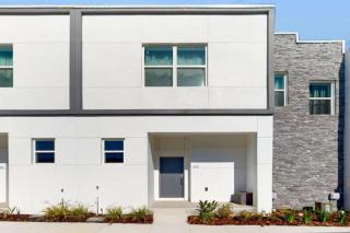 Spacious 5BR w Pool Close to Disney and Universal - 5