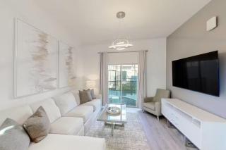 5BR Oasis w Pool Near Disney Universal and More - 1