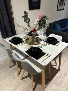 Withington Haven - 2-Bed Luxury Stay - 3