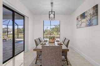 Experience Luxury, Canal views, Heated Pool - Villa Sojourner Sanctuary -Roelens - Cape Coral - 3