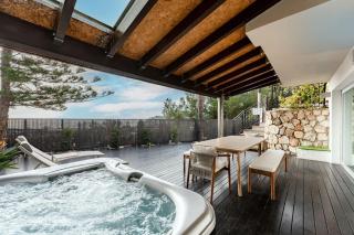Exclusive Villa with Sea View Near Center - Málaga - 9