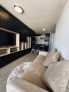 Hermoso y moderno departamento - 0