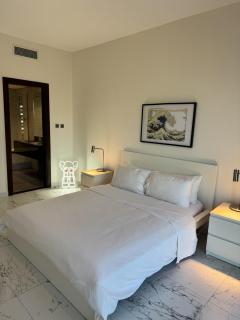 Luxury 1BR apartment, YAS Island Alzeina ,Near F1 Circuit - Abu Dhabi - 3