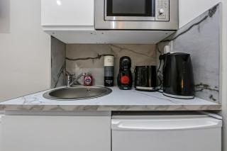 Cozy Sunlit Studio with Kitchenette - 5