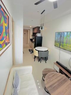 Serene 2BR Unit in VINE Residences, Quezon City - Manila - 4