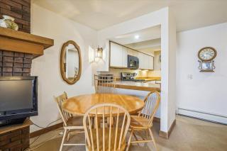 Ski on ski off, beautiful views, 2 bedroom condo with access to indoor pool, Sunrise C5 - Killington - 4