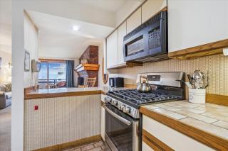 Ski on ski off, beautiful views, 2 bedroom condo with access to indoor pool, Sunrise C5 - Killington - 1