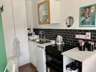 Cosy Studio Cabin set in nature with stove - 7