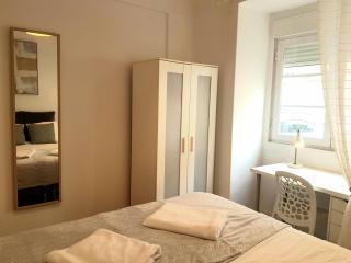 ALM- Spacious. Sunny. Patio. Quiet area. FAST WIFI - Lisbon - 9