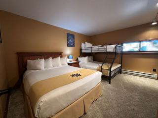 Lakeside, spacious, modern 2BR - sleeps up to 8 condo - 5