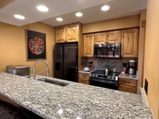 Lakeside, spacious, modern 2BR - sleeps up to 8 condo - 3
