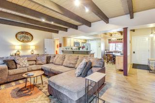 7 Mi to Rainbow Lake Pinetop Condo with Patio! - Indian Pine - 0