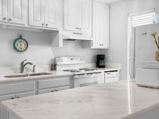 Seahorse 422 by ALBVR - You'll love this great condo that's just steps from the beach! - 7