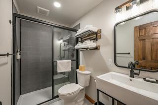 Cove Creek Lodge 203 Poolside Double Queen Room - 4