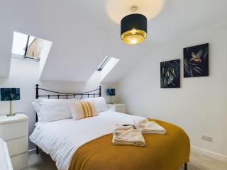 Arcadia House, central location with parking, King size bed and WiFi - Cheltenham - 9