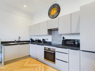 Arcadia House, central location with parking, King size bed and WiFi - Cheltenham - 8