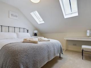 Arcadia House, central location with parking, King size bed and WiFi - Cheltenham - 6