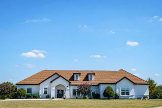 Spacious Approved Events Allowed Sleeps 18 - Celina - 0