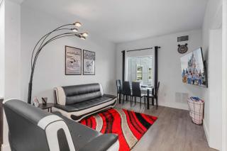 3 beds DisneyFree Shuttle - 5