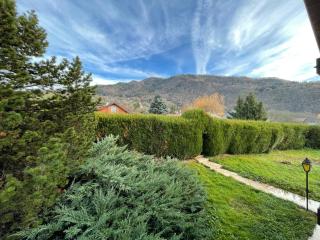 VILLA PISCINE OUVERTE et grand jardin privé entre Genève Chamonix PISTES SKI à 15 min - - 4
