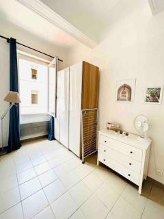 Marseille, Vieux-Port, Opera ,T2, Center 13001 - 5