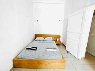 Marseille, Vieux-Port, Opera ,T2, Center 13001 - 2