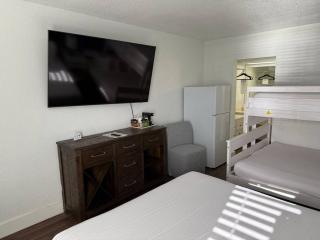 Waterfront Room, Heated Pool, Tiki Bar & Grill ! - Sarasota - 6