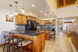 Lion Square Lodge East 310 - 4