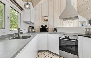 Gorgeous Home In Glesborg With Kitchen - Fjellerup Strand - 4