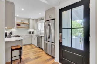 10 Sandcrab Court by AvantStay Beautiful Home w Deck Walk to the Beach - Isle of Palms - 3