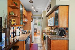 Walk to Everything Downtown EAT - SHOP - PLAY - 2