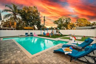 Private Oasis Pool Putting Green & Court - Largo - 7