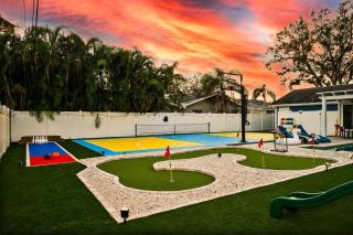 Private Oasis Pool Putting Green & Court - Largo - 2