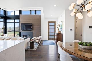 Walk to Gondola, Heated Pool, Luxury Interiors, 2 Car Garage, Sleeps 12, Spacious Patio! - Park City - 1