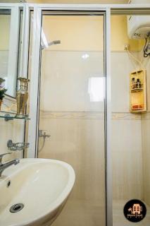 Beach-side 3 bedroom Apartment in Mount Lavinia - 1