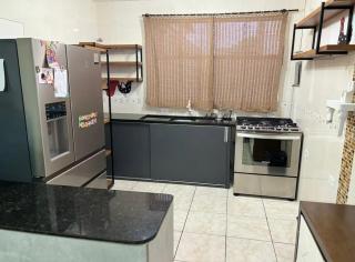 Casa próximo à praia duas quadras , próximo ao centro - 1