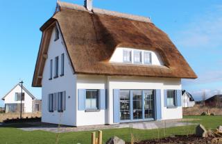 Rügenzauber Reetdachhaus mit Sauna u Kamin Strandnähe Garten - Dranske - 0