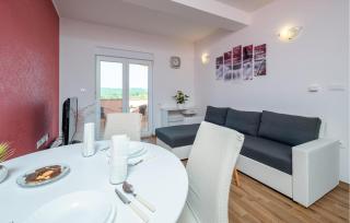 1 Bedroom Amazing Apartment In Rovinj - Rovinj - 6