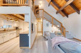 Peaceful Tahoe Retreat 5mins to Lake Cozy Modern Cabin - 2