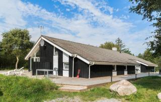 Cozy Home In Hirtshals With Kitchen - Hirtshals - 0