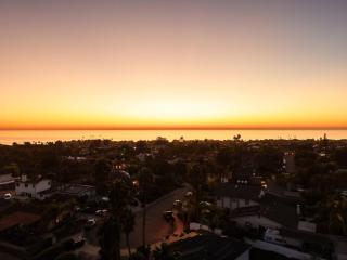 Leucadia Beach House - 4 Mins to Moonlight! - 6