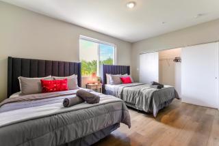 Spacious 3BR Townhouse with Free Parking Included! - 3