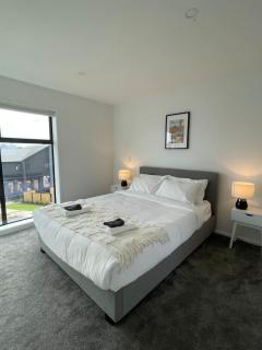 CBD Apartment 4 - 2 Bed 2 Bath - 2