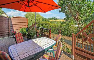 Schmuckes Holzhaus Im Grünen - 9