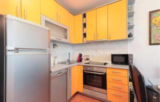 Lovely Apartment In Makarska With Wifi - Makarska - 2