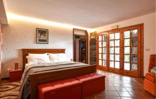 Cozy Apartment In Trecastagni With Sauna - 5